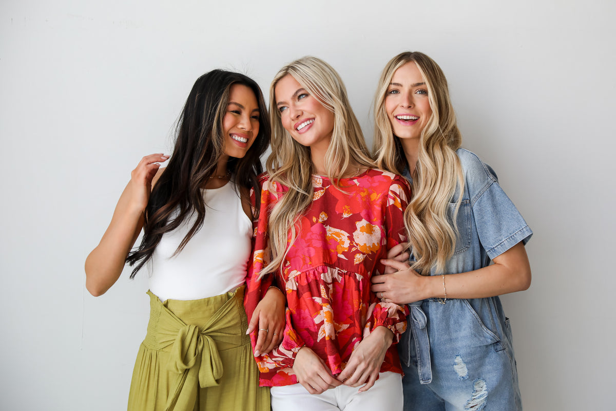models wearing cute spring outfits